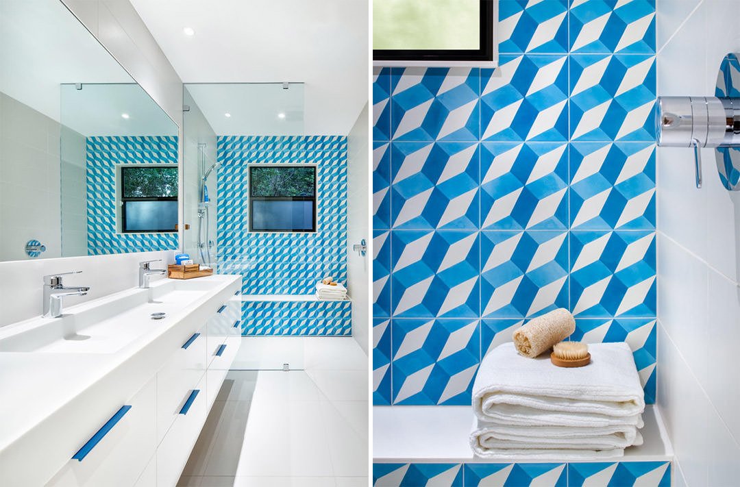 Bagno moderno con piastrelle bianco e blu - colore molto fresco, modello geometrico