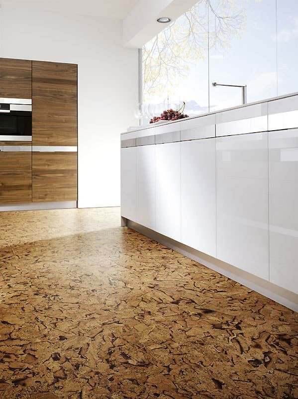 Pavimenti cucina in sughero, scelta interessante per le cucine moderne e classiche - idee pavimento senza piastrelle ceramica