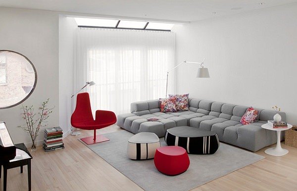 Divano trapuntato combina comfort e stile al soggiorno moderno